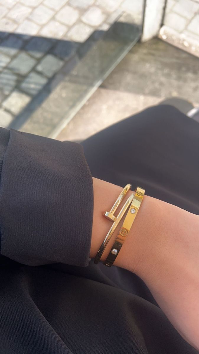 PACK OF 2 NAIL AND CARTIER BRACELET