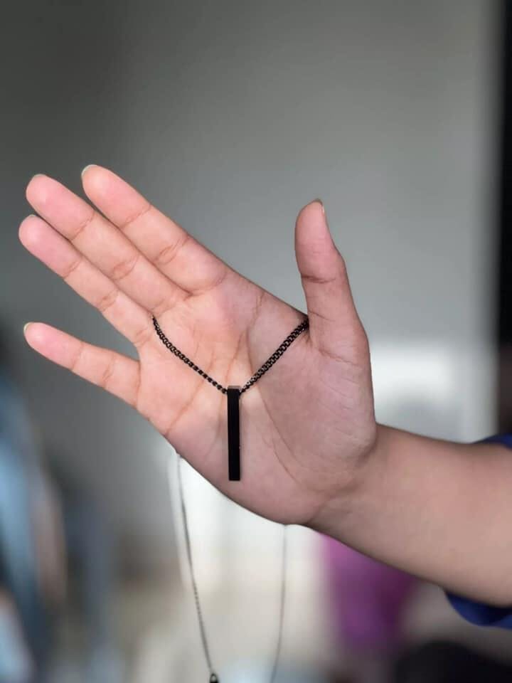 MINIMAL BAR NECKLACE