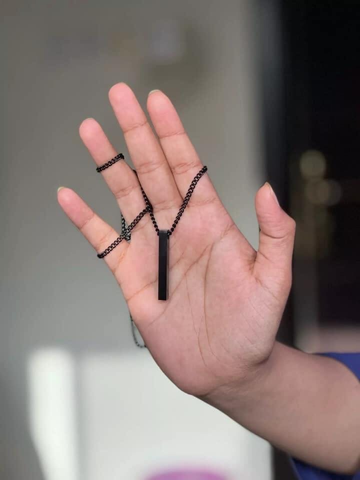 MINIMAL BAR NECKLACE