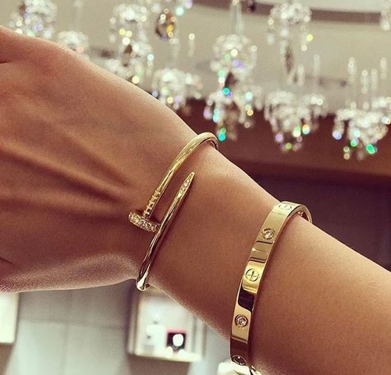 PACK OF 2 NAIL AND CARTIER BRACELET