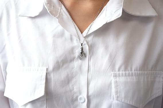 HOLDING HAND COUPLE NECKLACE