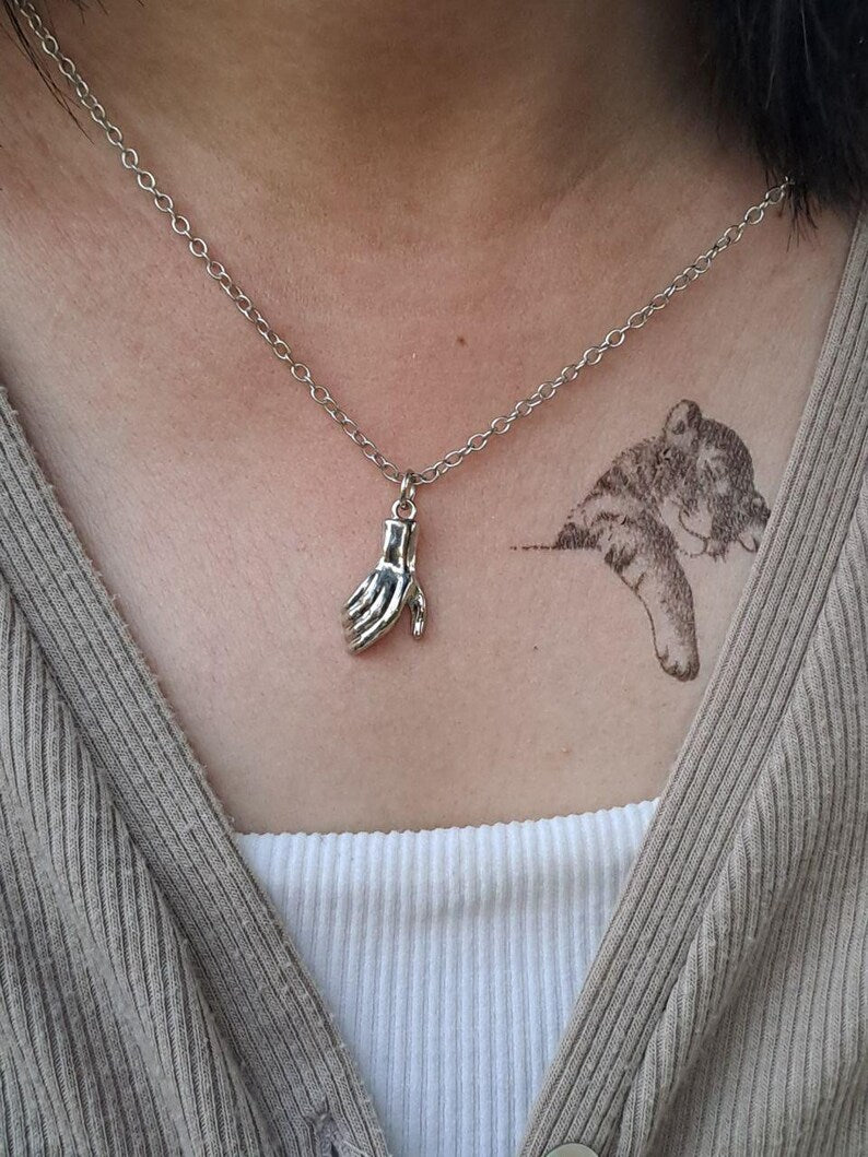 HOLDING HAND COUPLE NECKLACE